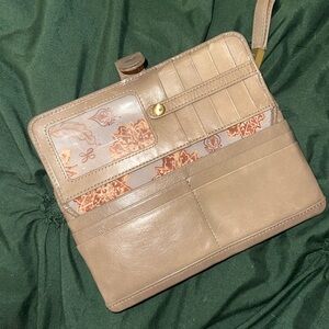 Hobo Roam Wristlet in Taupe 🦋